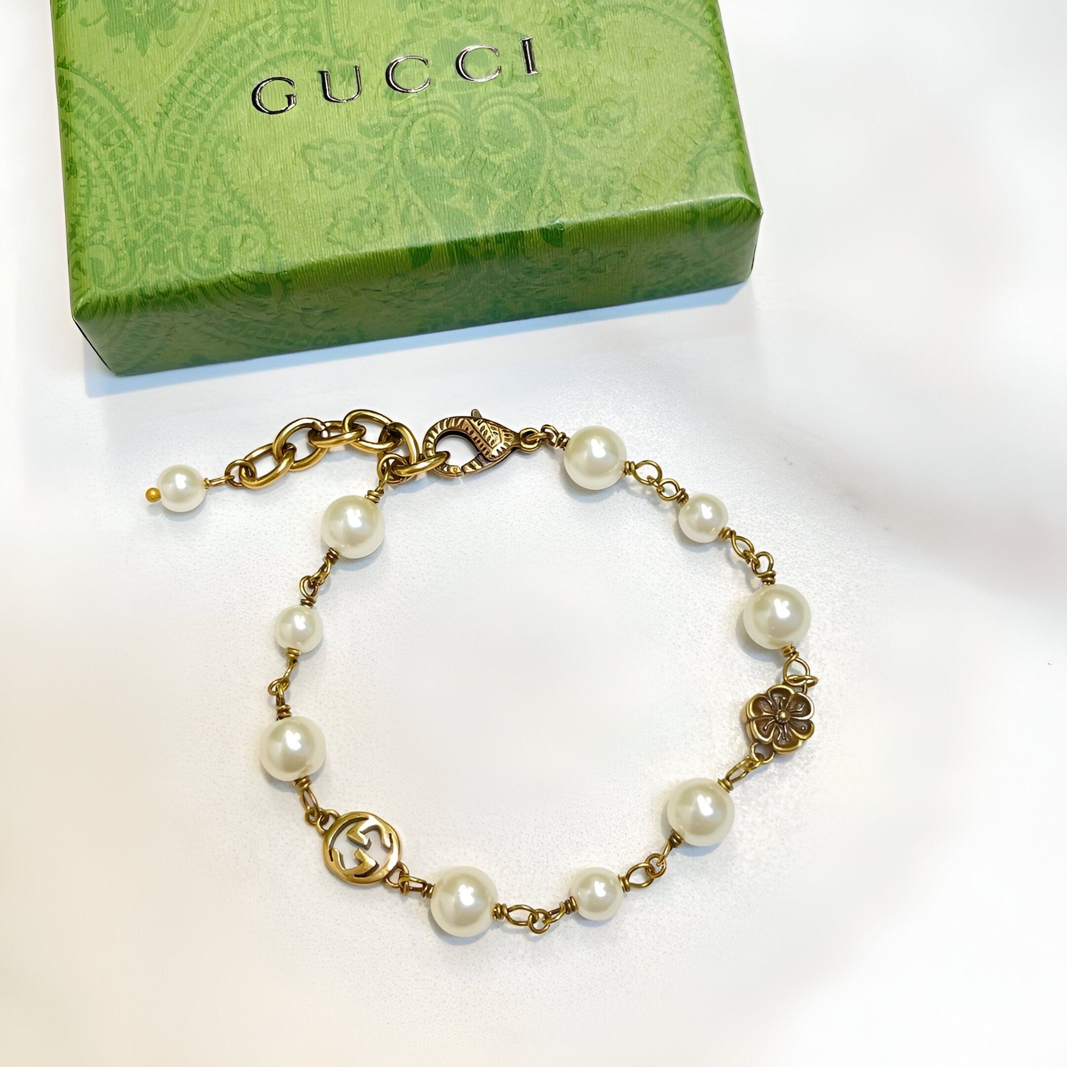 GUCCI Pearl & Gold Charm Bracelet