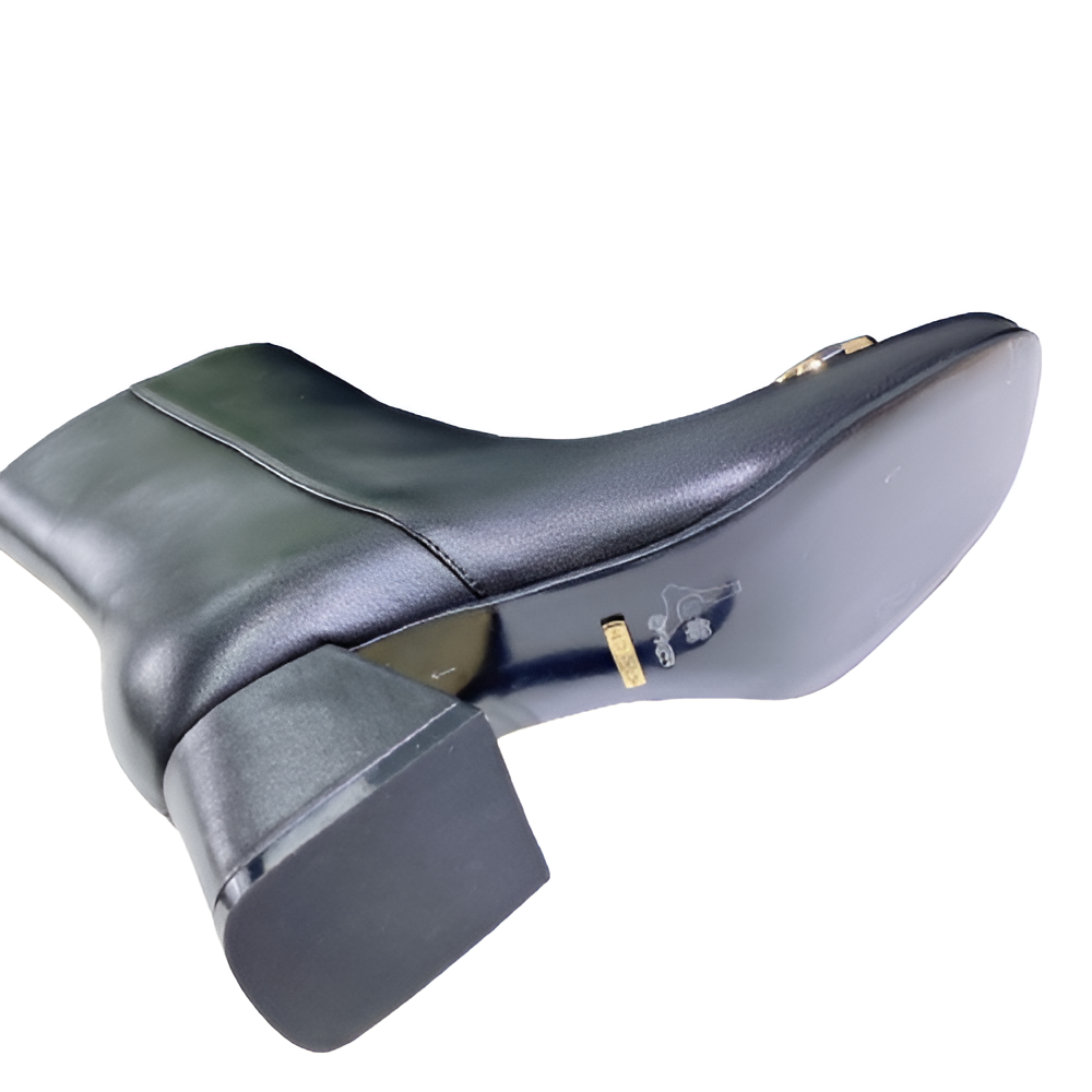 Gucci  Women's Black Leather Ankle Boots with Gold Horsebit