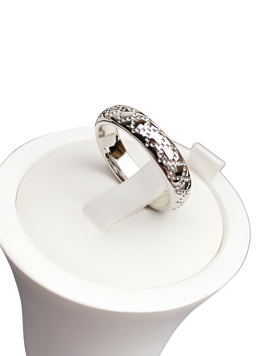 Gucci Classic Engraved Band