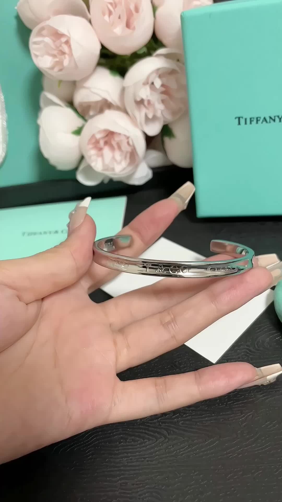 Tiffany Women Luxury Bangle